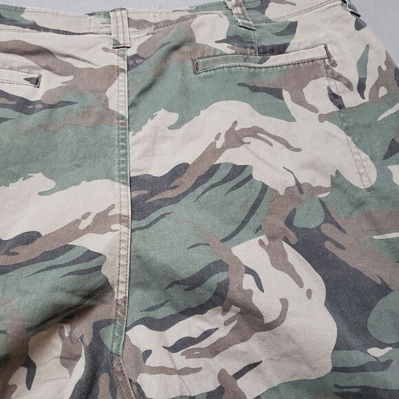WRANGLER  Camo Cargo Shorts AUTHENTICS ▪︎ Camo Cargo Shorts▪︎ Pockets ▪︎ Size 42 - Picture 4 of 10